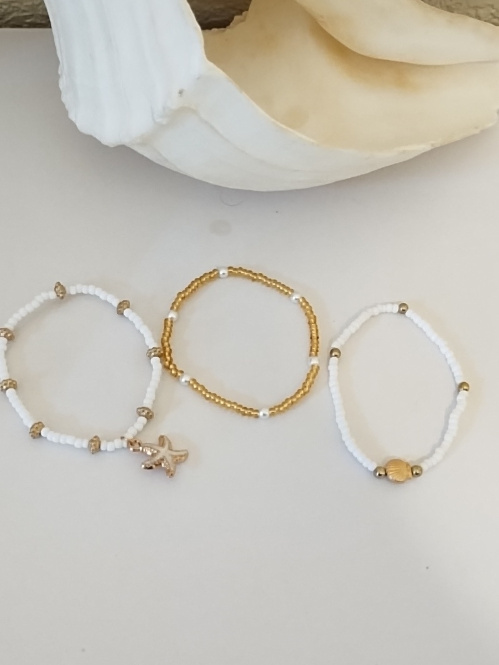 NWT Delicate White and Gold Elastic Beach Bead Bracelet Set